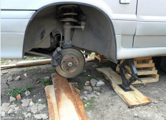 Демонтированное колесо ВАЗ-2114