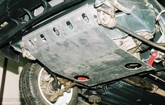 Защита картера ВАЗ-2114, вид из-под машины
