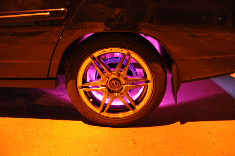 Диски с подсветкой на автомобиле