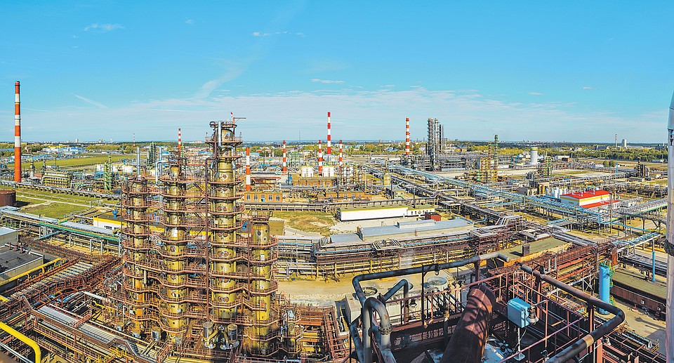 Модернизированные нефтеперерабатывающие предприятия «Роснефти» работают без остановок 24 часа в сутки. Фото: Пресс-служба ПАО «НК «РОСНЕФТЬ» 