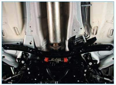 Ford Focus II. Замена подушек системы выпуска отработавших газов. Замена дополнительного и  основного глушителей