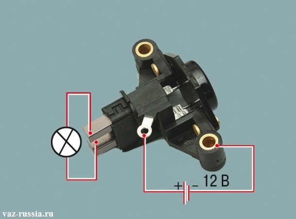 На фотографии изображена схема того как контрольную лампочку нужно подсоединять к регулятору, для того чтобы проверить его на исправность